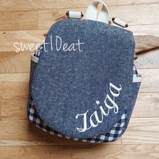 お名前刺繍入りシンプルベビーリュック(ネイビー×青チェック)