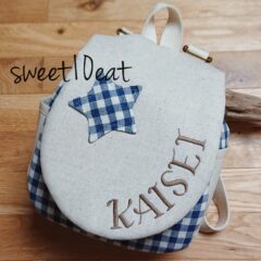 お名前刺繍入り星のブローチベビーリュック(青チェック)