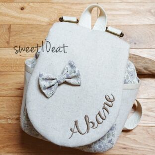 お名前刺繍入りリボンブローチベビーリュック （花柄　ラベンダーグレー）